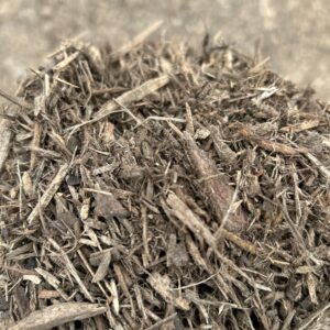 A chunky light brown mulch