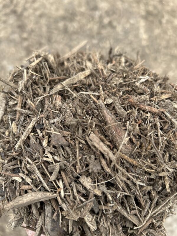 A chunky light brown mulch